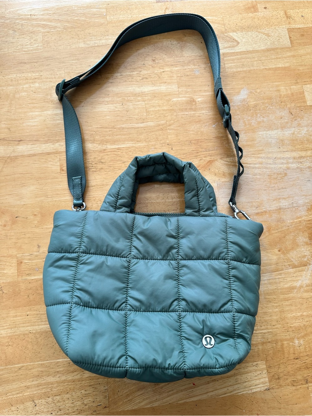 Lululemon small puffy tote bag